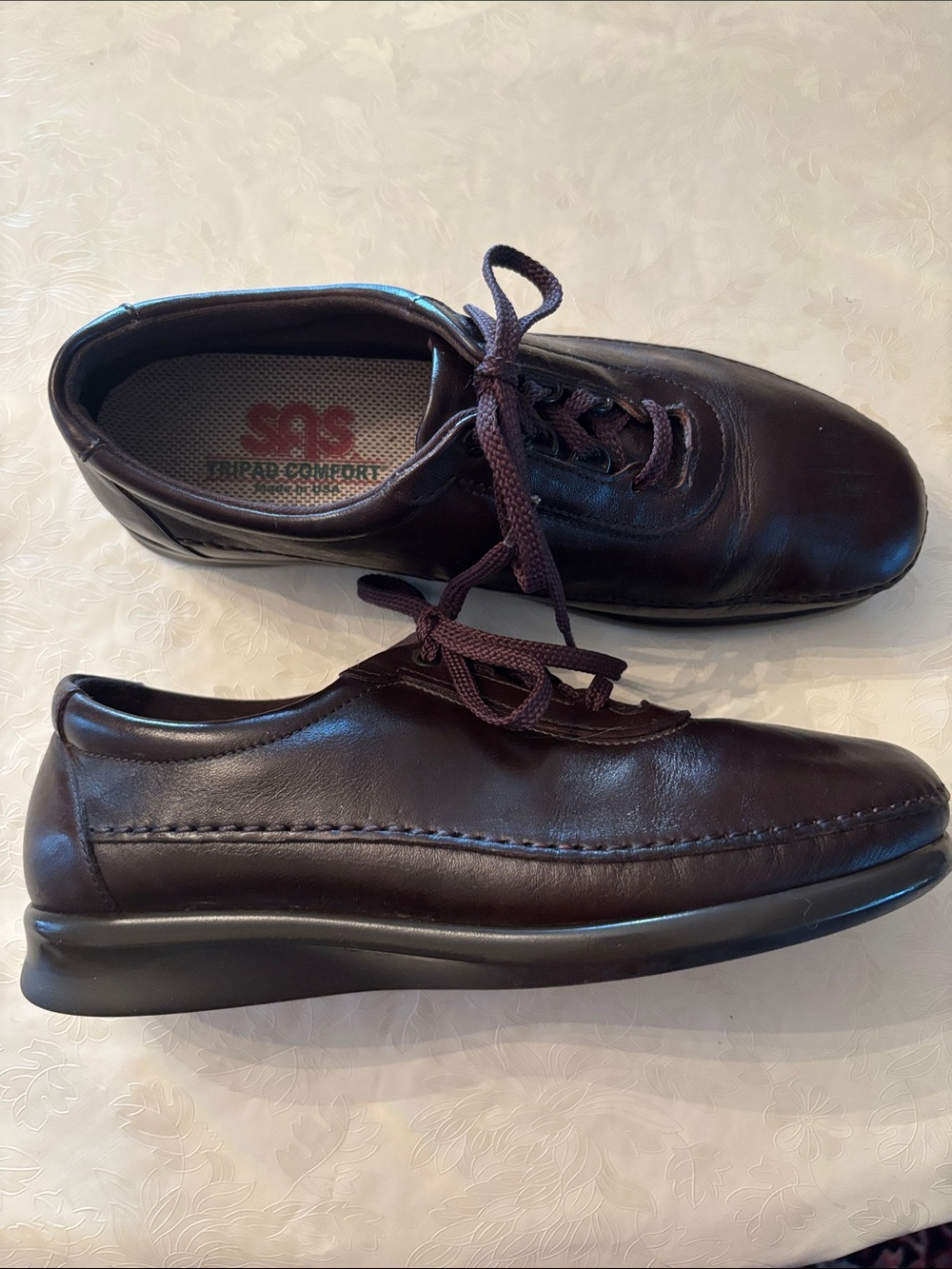 SAS Traveler lace up walking shoes. Brown. Size 8M. Exc. condition. Made in USA.